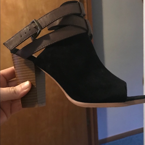 JustFab Shoes - Gently used Justfab open toe booties, size 8.5